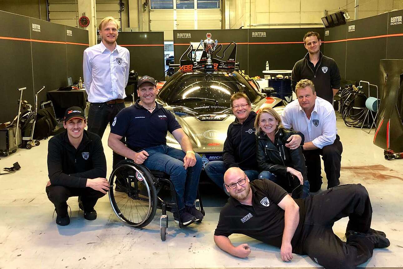 Das Rennteam rund um die Gröbl Gruppe